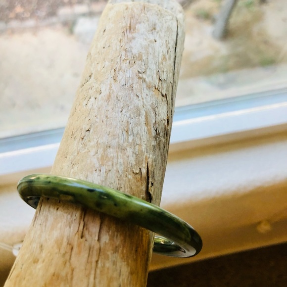 Vintage Green Stone Bangle Bracelet - Picture 9 of 17